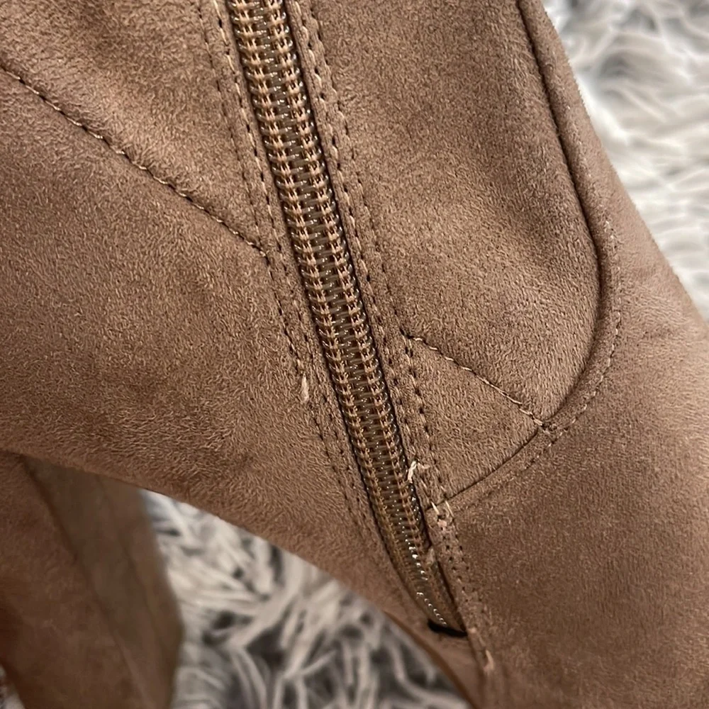 Steve Madden heeled booties. Size 7/12 - Picture 7 of 9